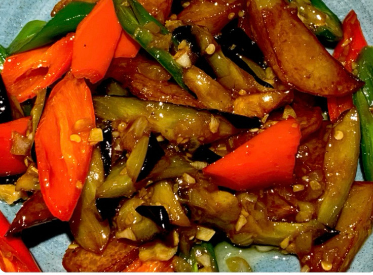 C8. Gebratene Auberginen mit Kartoffeln und Chilis *a 地三鲜