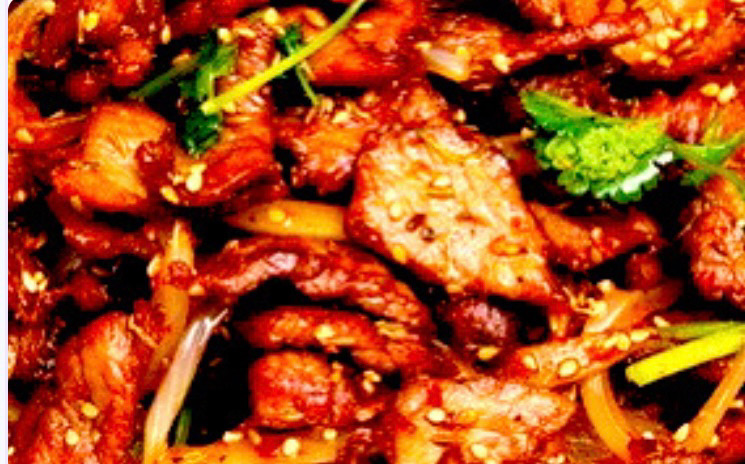 N6. Rindfleisch mit Kreuzkümmel auf dem Teller *aeg