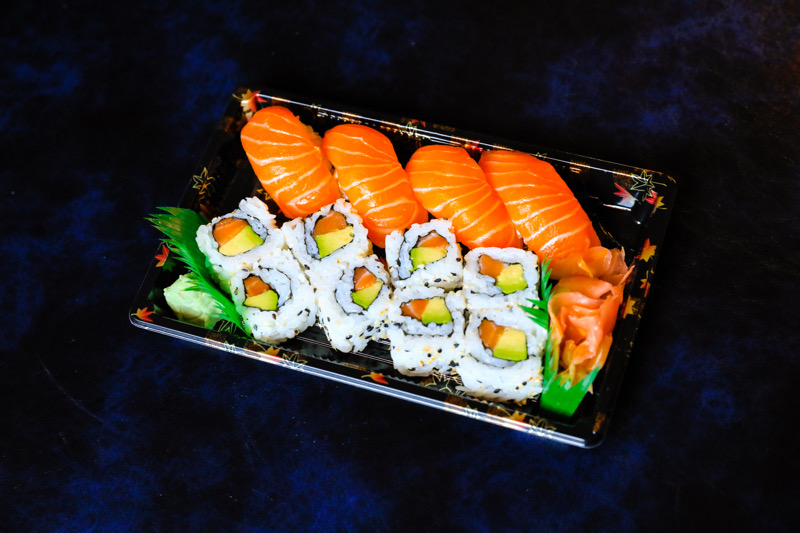 J3 8 California avocat saumon +4 sushi saumon