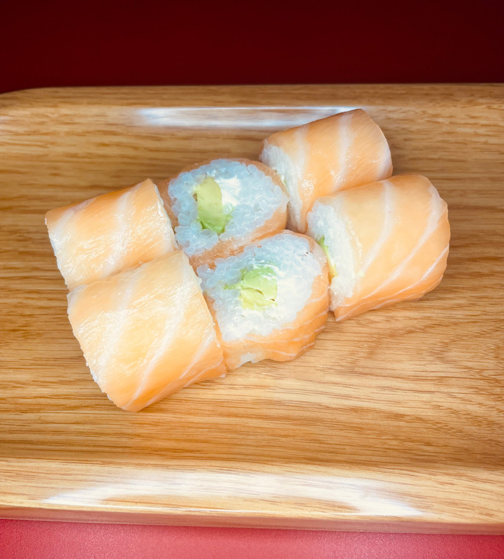 SAUMON ROLL Avocat cheese