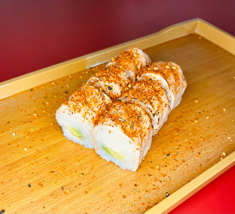 SAUMON ROLL Avocat cheese tataki épices