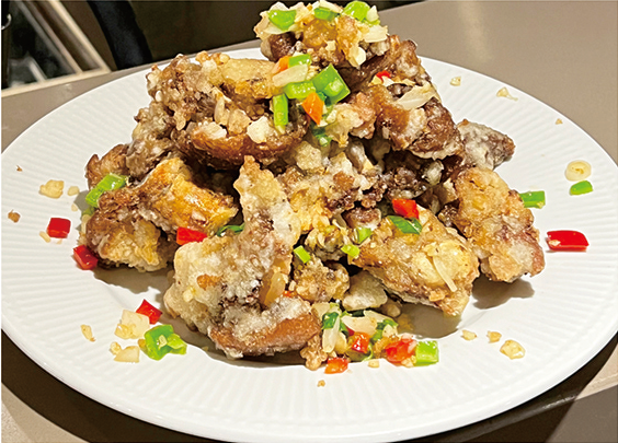 Fried pork trotters with salt and pepper