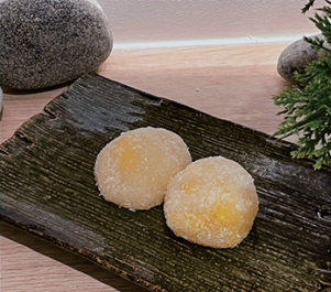 Coconut mochi balls (2 pieces)