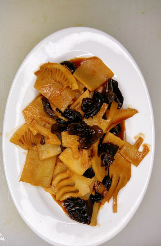115. FUNGHI E BAMBU