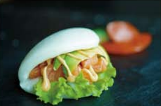 8E. Bao con salmone e avocado