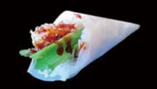T12. Temaki Gambero fritto e avocado in foglia di riso