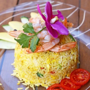 30. Riso saltato con gamberi e salsa Thai