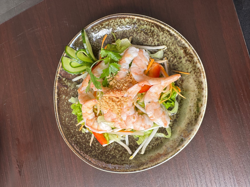 17. Salade thaïlandaise épicée au crevette