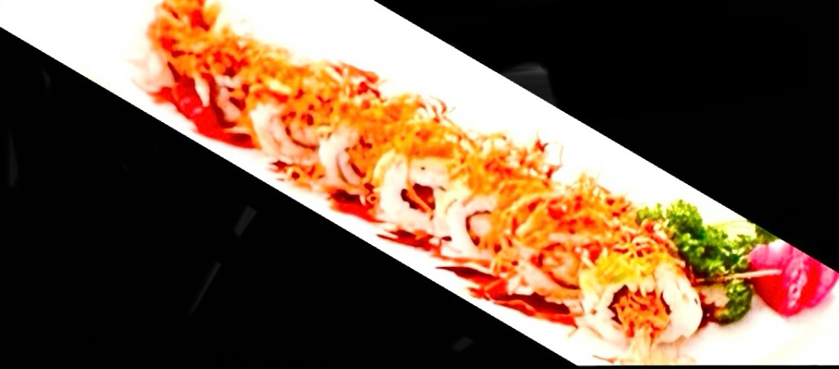 *225. California tigre croustillons aux oignons sauce piquante (8 pièces ) à l’intérieur, Tempura crevettes