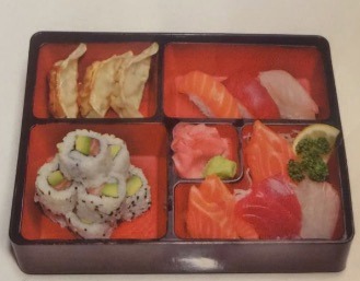 38F. 3 Raviolis 8 California maki, 3 sushi, 8 sashimi