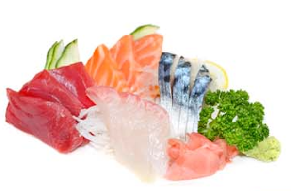 F8. 12 Assortiments sashimi ou 12 Sashimi saumon