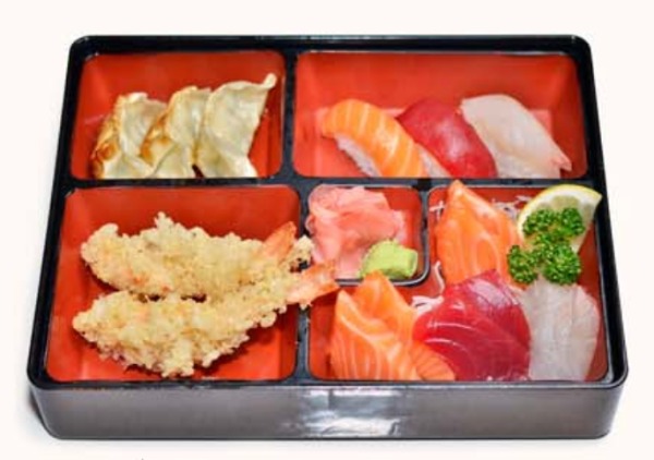 38G. 2 Beignet de crevette, 3 Sushi, 8 Sashimi, 3 Raviolis