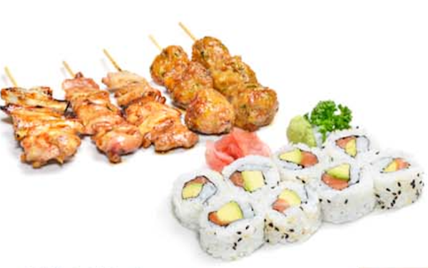 F12. 8 California saumon ou 8 California crevette, 5 Brochettes