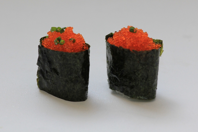 12 Sushi tobiko
