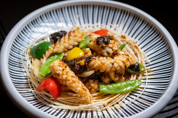Calamars sautés à la sauce de fruits de mer (sauce XO)
