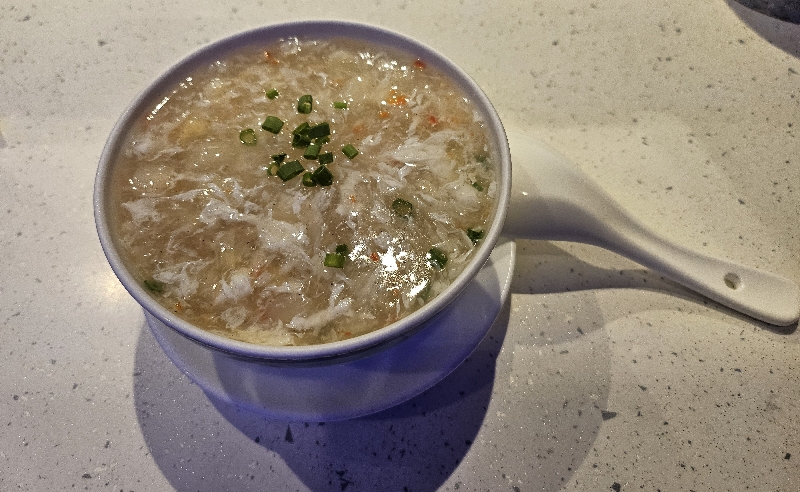 Soupe épaisse de chair de crabe et asperges
