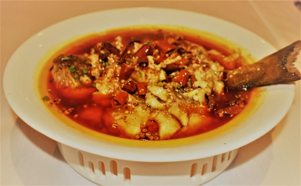 Marmite de lamelles de pangasius façon Sichuan épicé