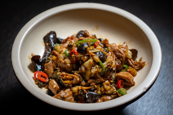 Rondelles d'intestins de porc sautées à la choucroute chinoise