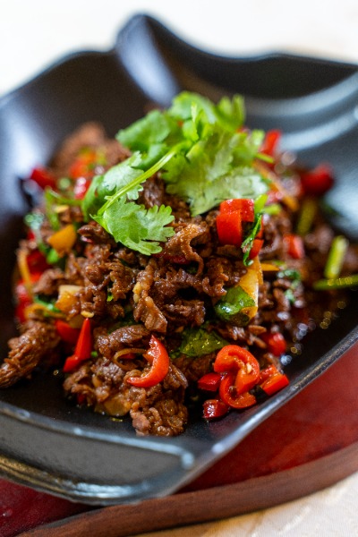 Émincé d'entrecôte de bœuf sauté aux piments signature Mont Blanc