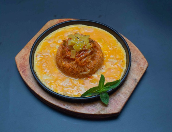 201 Kimchi fried rice with egg and cheese 芝士熔岩泡菜炒饭