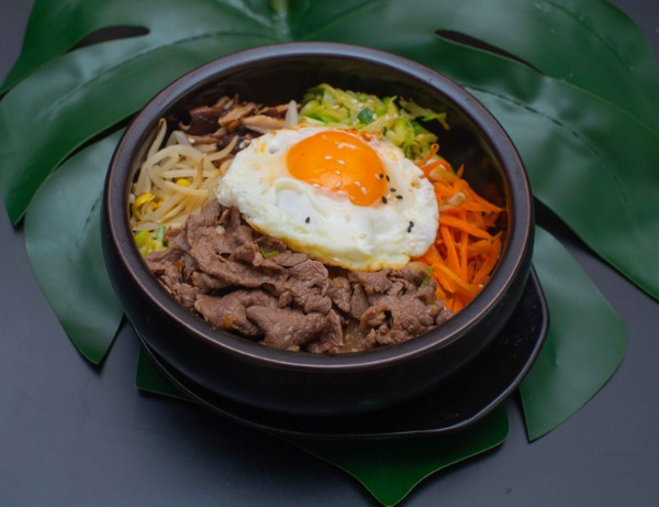 301 BEEF BIBIMBAP 牛肉石锅拌饭