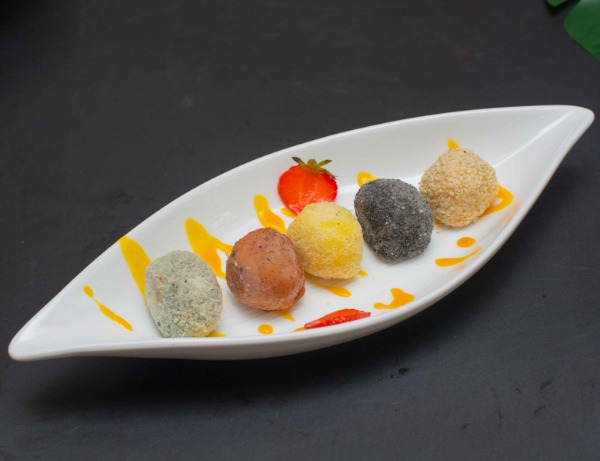 D1 glutinous rice cake with red beans in 5 colors 五彩麻薯