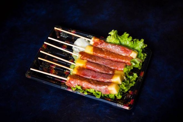 J5. Brochettes bœuf au fromage