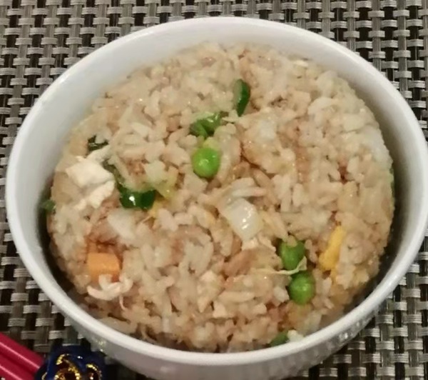 82. Riz sauté au légumes / poulet / boeuf / crevettes