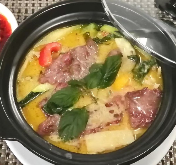 62. Boeuf au curry vert avec lait de coco 🌶