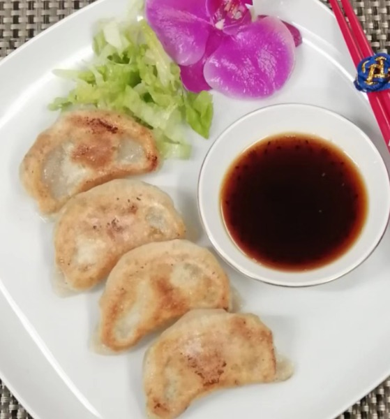 23. Raviolis au porc grillés 4p