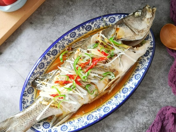 37. Loup de mer à la vapeur (400g-600g)