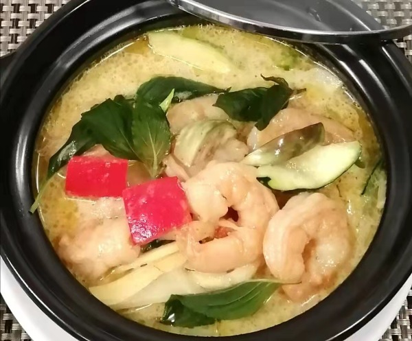 69. Crevettes au curry vert avec lait de coco 🌶