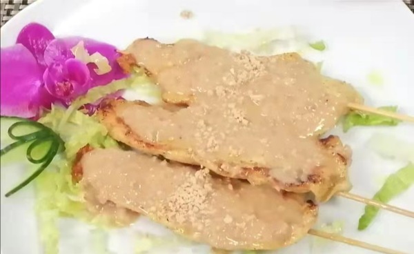 19. Brochettes de poulet au satay 3p