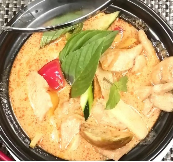 53. Poulet au curry rouge avec lait de coco 🌶