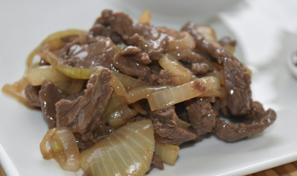58. Boeuf sauté aux oignons