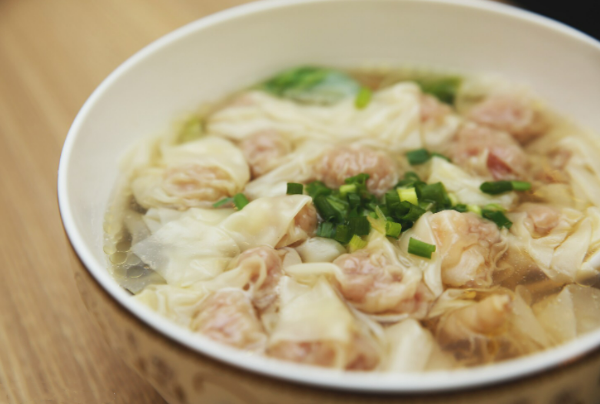 06. Potage aux raviolis (crevettes et porc)