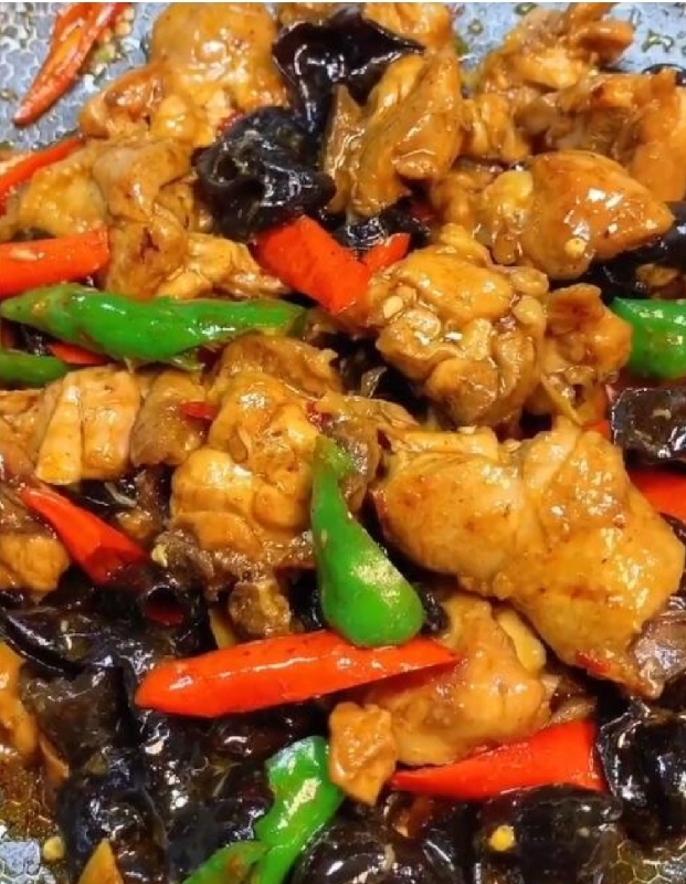 木耳鸡（单人份）Poulet aux champignons noirs 