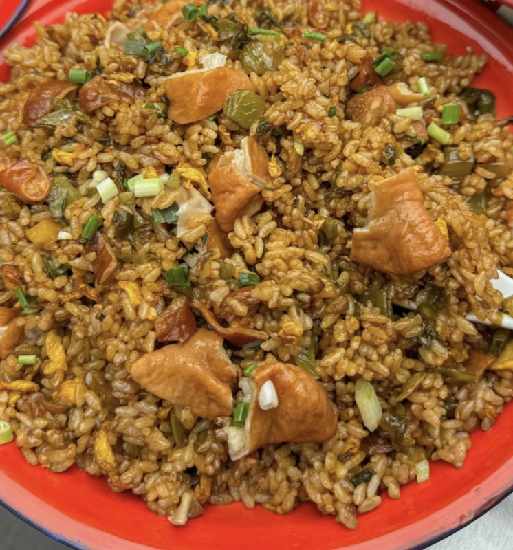 招牌酸豆角肥肠炒饭