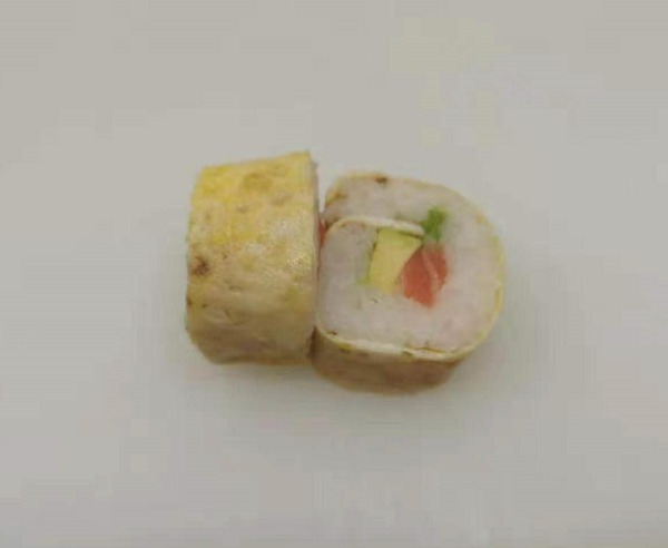 M22. Egg roll's saumon avocat