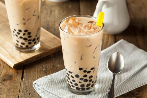 Thé au lait avec perles de tapiocas