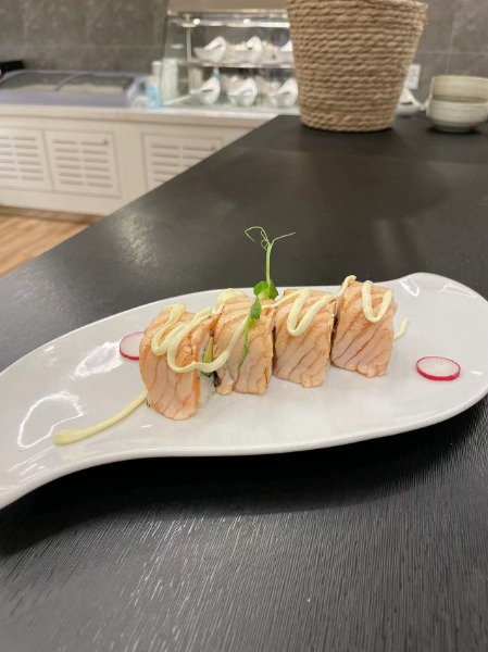 SP2. Saumon mi-cuit roll