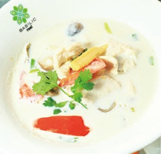 T19 SOUPE DE POULET AU LAIT DE COCO