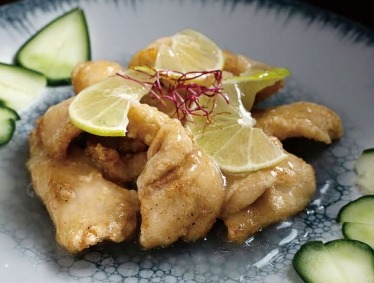 T46 POISSON AVEC SAUCE AU CITRON VERT