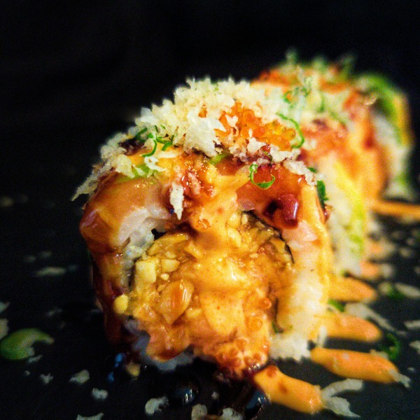 (T2)121. Tuna Salmon Twiser Roll 8 stk