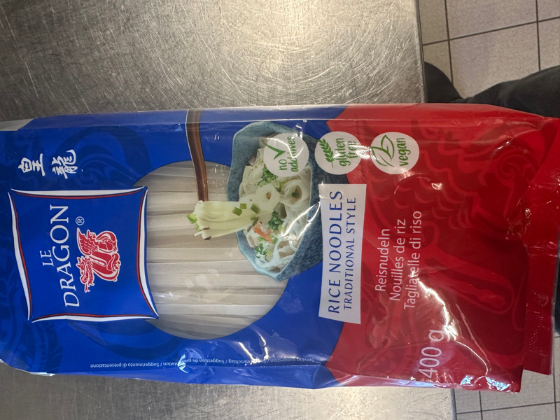 908 Nouilles de riz «he fen» sautées aux crevettes façon pad thai 泰式虾炒河粉
