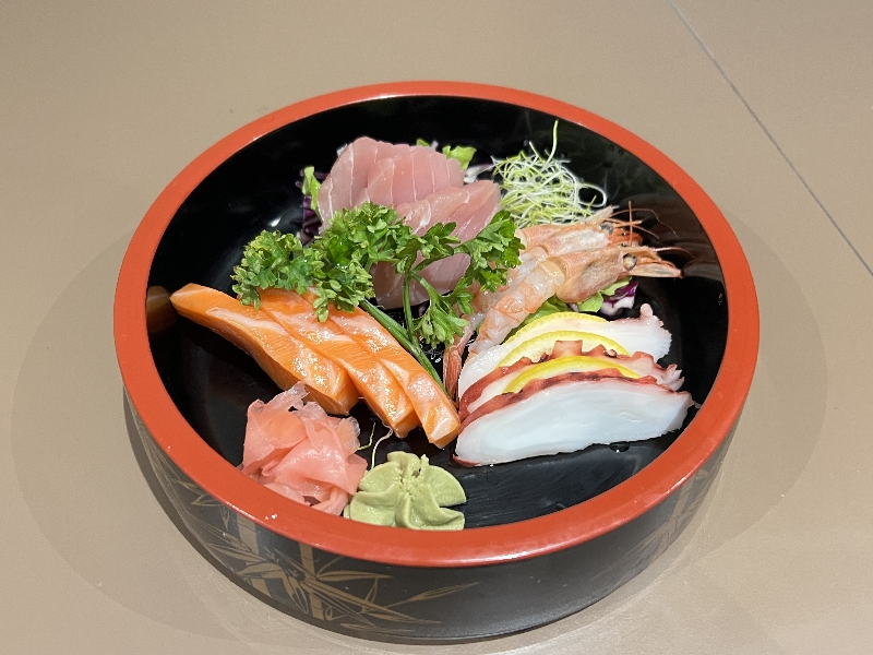 SS93. Sashimi mixte 12p