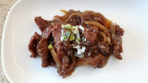bœuf aux oignons ( plat)