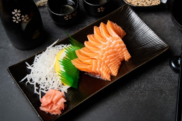 SA1. 8 Sashimi saumon