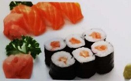 F4. 8 Maki saumon, 3 sushi saumon