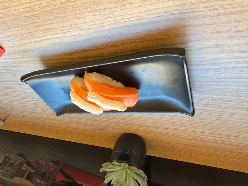 SUSHI SAUMON CHEESE